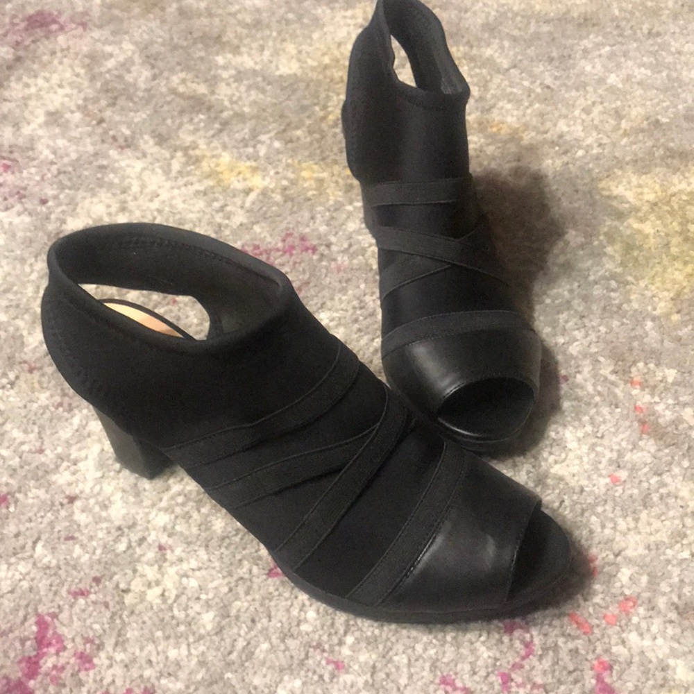 Sexy black on black shooties!